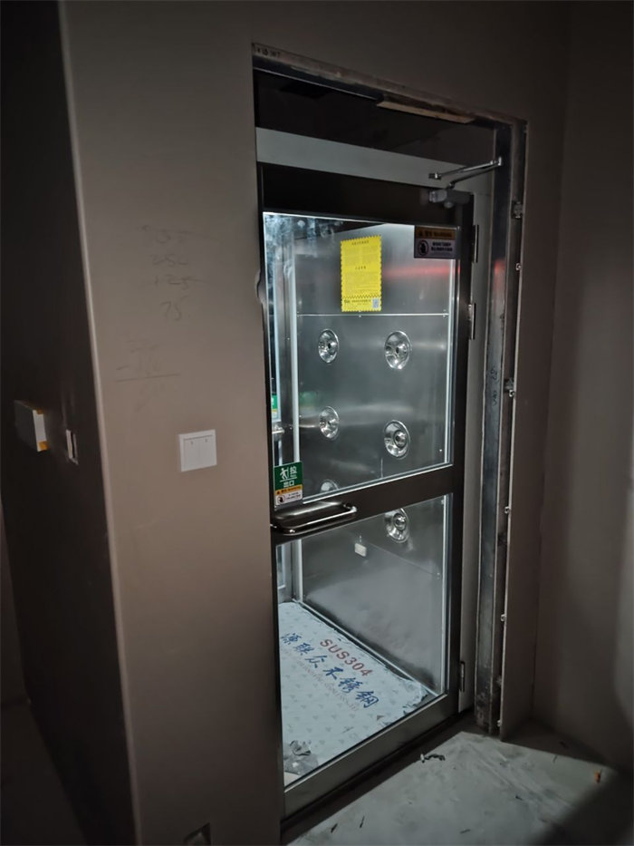 凈化設備風淋室作用有哪些